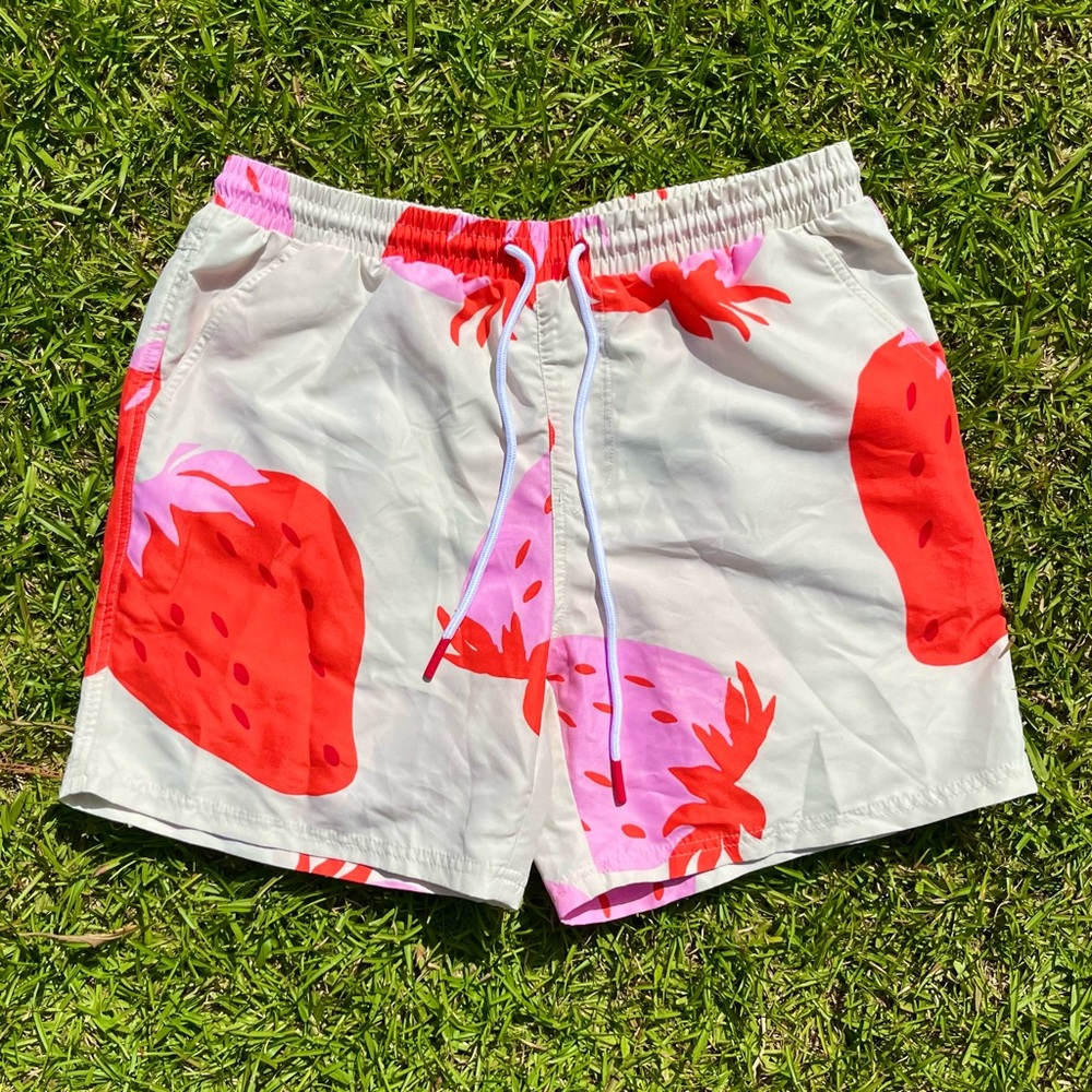 No Boundaries Mens Medium Strawberry Printed Swimtrunks Shorts